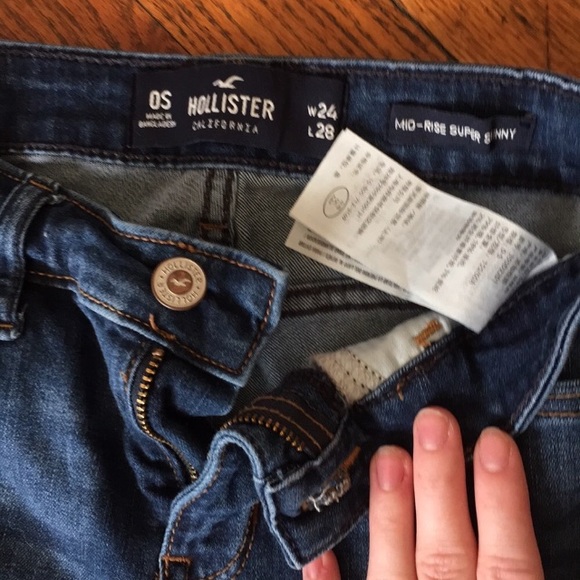 3 pairs of Hollister Jeans - Picture 3 of 5